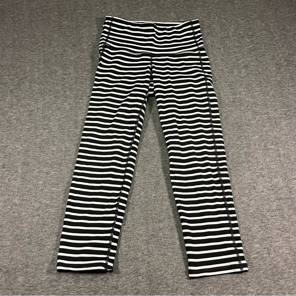Athleta Striped Chaturanga Capri Leggings Crop Black/White Women's size XXS
